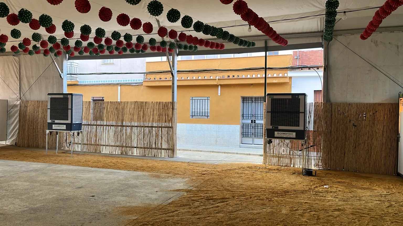 Equipos de aire evaporativo Modelo M COROFRIO en caseta de feria