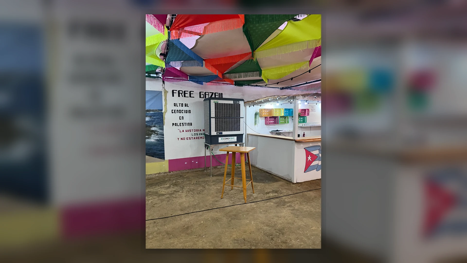 Aire evaporativo Modelo M COROFRIO instalado en caseta de feria decorada