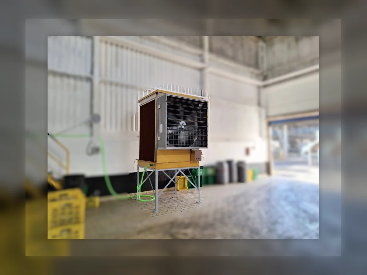 Modelo G COROFRIO de aire evaporativo industrial instalado en nave